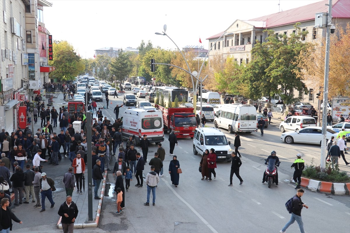 Ağrı'da aralarında husumet bulunan iki grup arasında çıkan silahlı ve bıçaklı kavgada biri ağır 4...