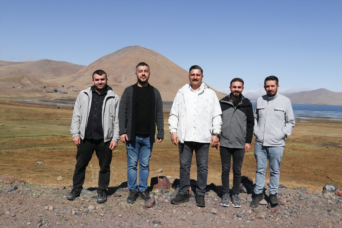 Ağrı'nın Taşlıçay ilçesinde bulunan yüksek rakımlı Balık Gölü'nde iklim değişikliği ve beşeri...