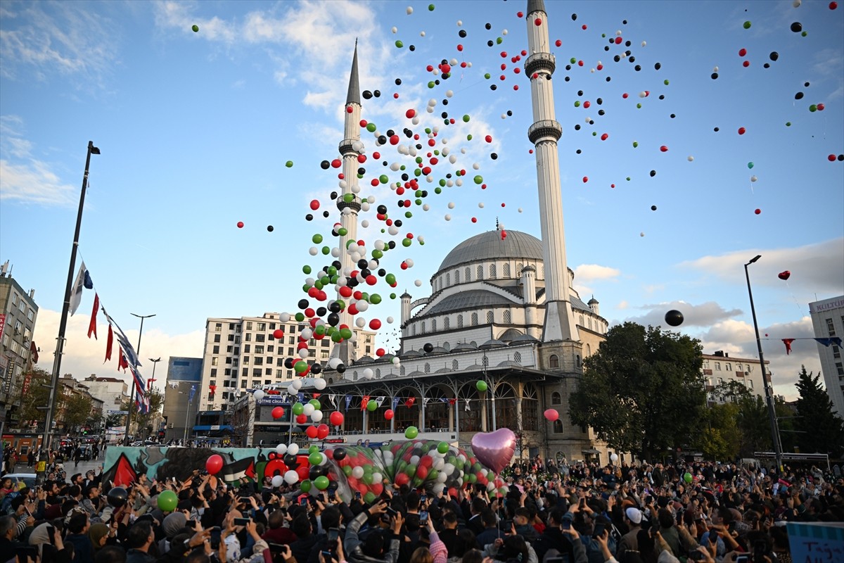 AK Parti Bağcılar Gençlik Kollarınca, 11 Ekim Dünya Kız Çocukları Günü dolayısıyla Gazze'deki kız...
