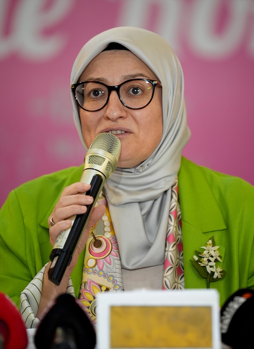 AK Parti Genel Başkan Yardımcısı Belgin Uygur, AK Parti Genel Merkez Sivil Toplum ve Halkla...