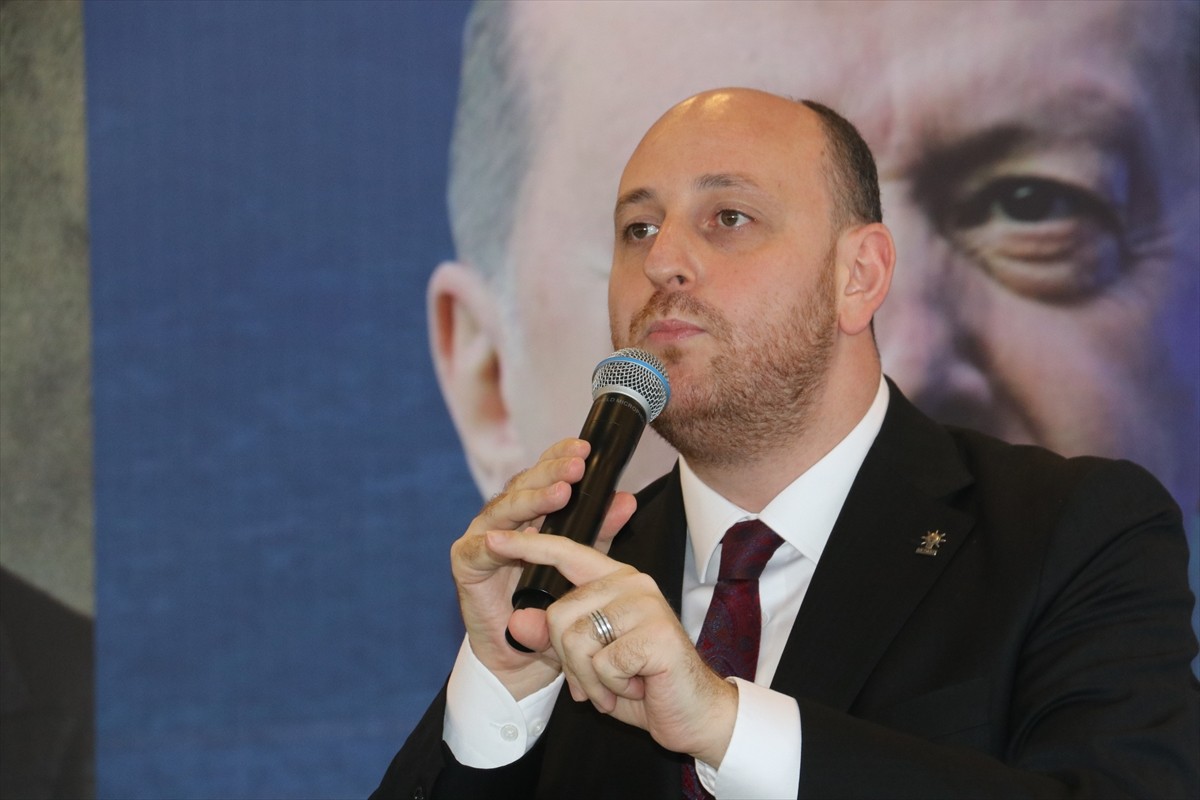 AK Parti Genel Başkan Yardımcısı ve Teşkilat Başkanı Ahmet Büyükgümüş, Zonguldak kent merkezindeki...