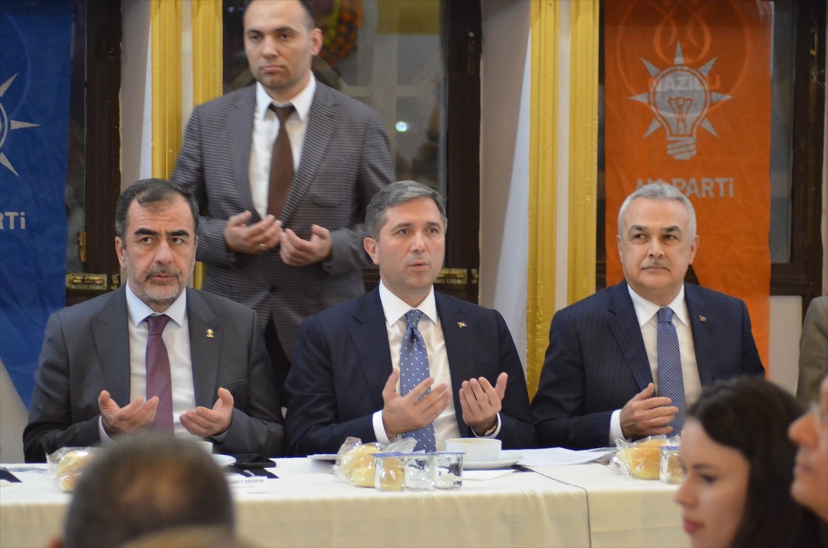 AK Parti Genel Başkan Yardımcısı Zafer Sırakaya, Aydın Büyükşehir Belediyesi Meclis Üyesi Taner...