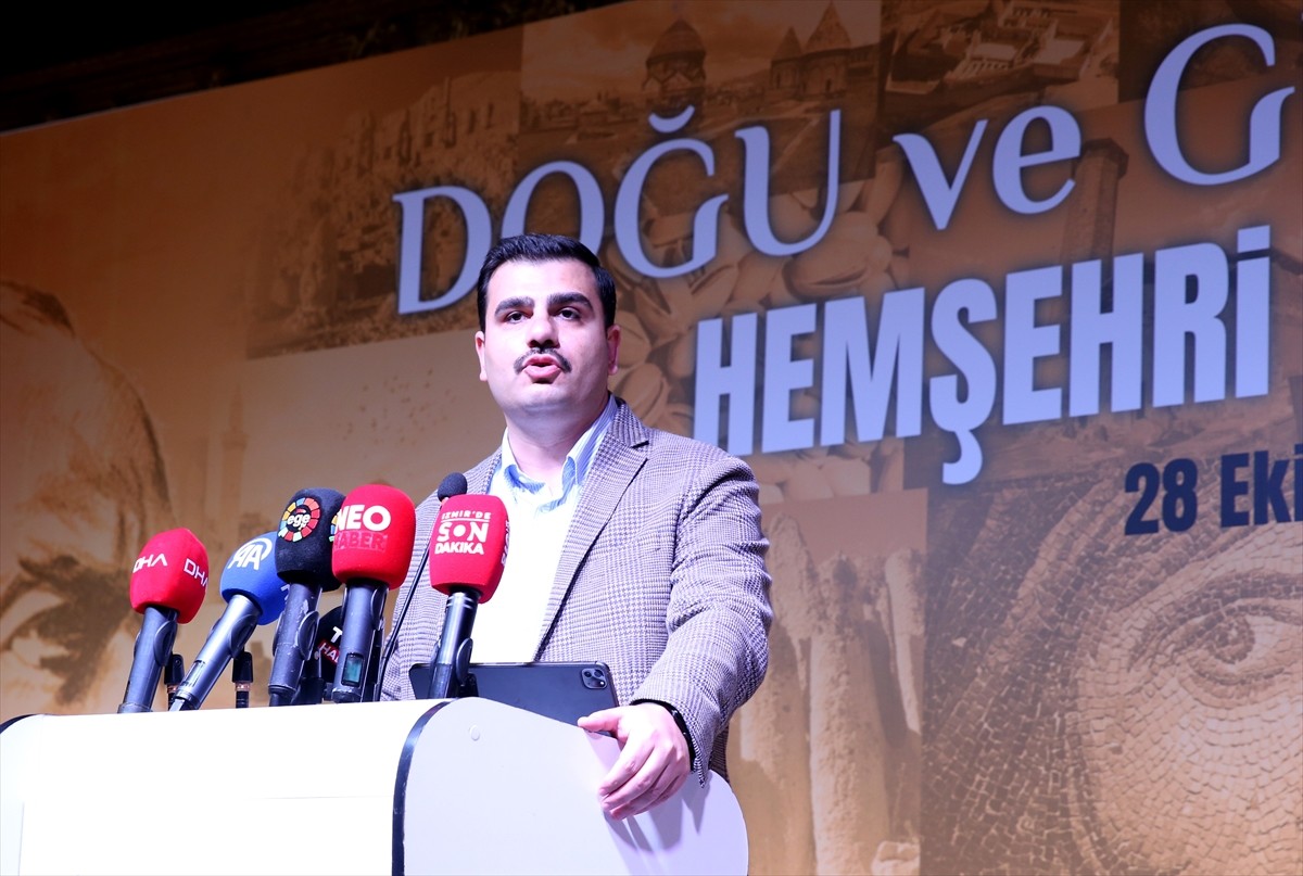 AK Parti Genel Sekreteri ve İzmir Milletvekili Eyyüp Kadir İnan, Balçova'daki bir otelde...