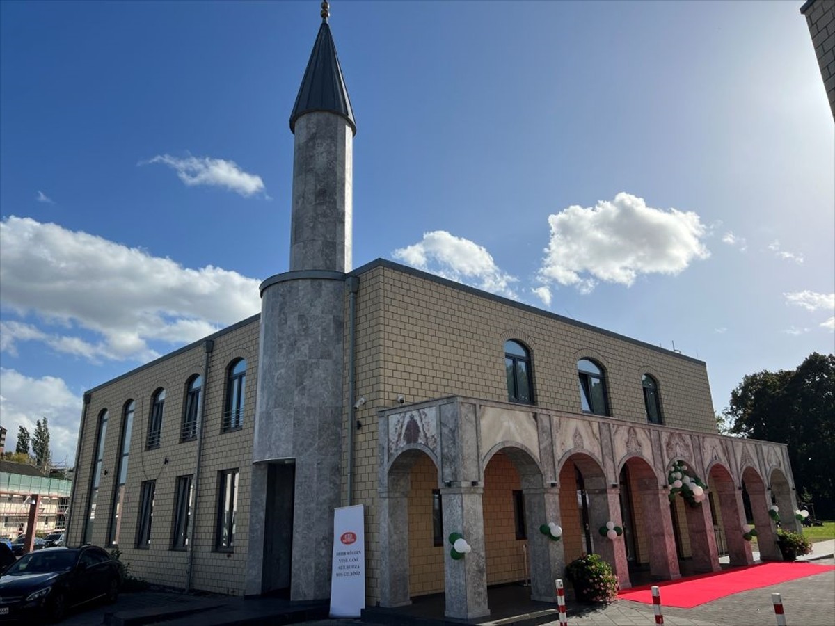 Almanya'nın Kuzey Ren Vestfalya (KRV) eyaletine bağlı Voerde şehrinin Möllen beldesinde inşa...