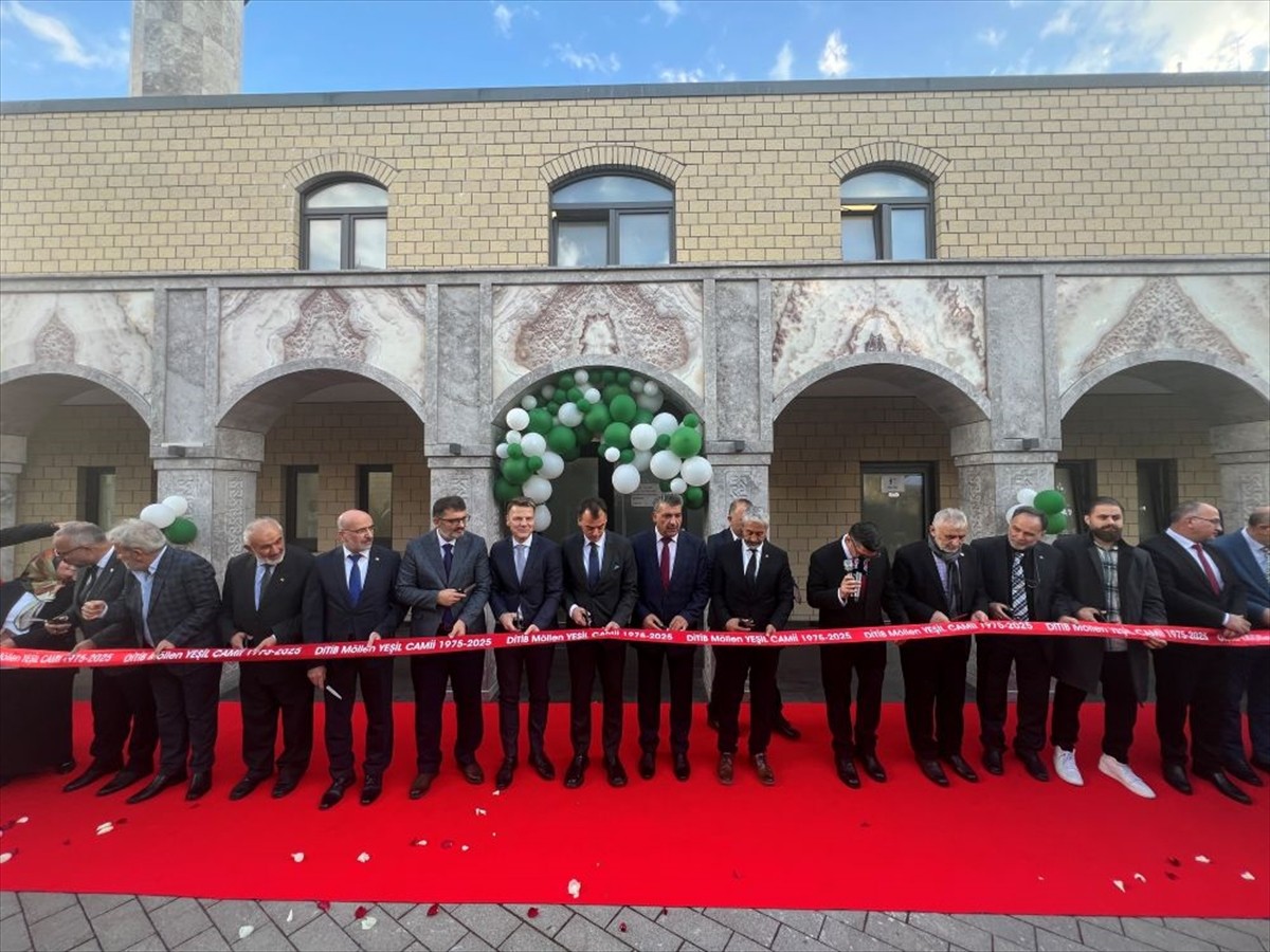 Almanya'nın Kuzey Ren Vestfalya (KRV) eyaletine bağlı Voerde şehrinin Möllen beldesinde inşa...