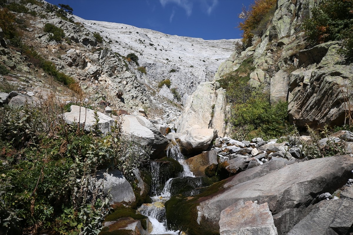 Ana su kaynağı barajlardaki doluluk oranı yüzde 1'in altına düşen, planlı su kesintilerinin...