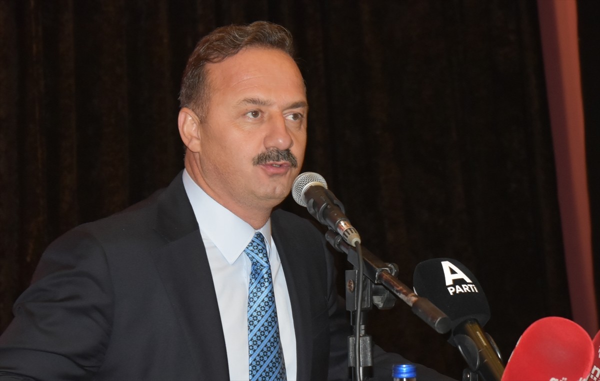 Anahtar Parti Genel Başkanı Yavuz Ağıralioğlu, Artvin'de parti binasının açılışını gerçekleştirdi...