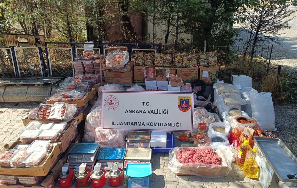 Ankara'da gıda üretimi ve satışı yapılan bir iş yerinde 1 ton 200 kilogram bozuk et ele...