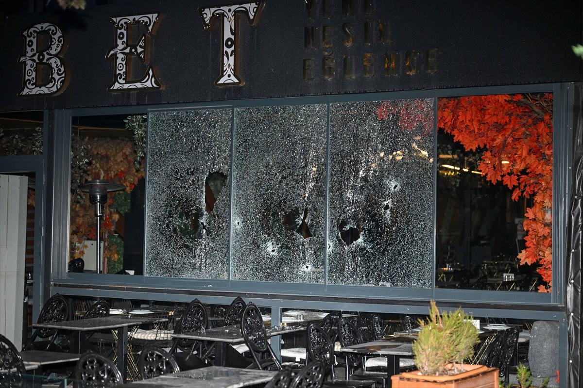 Ankara'nın Yenimahalle ilçesindeki bir iş yeri motosikletli 2 kişi tarafından kurşunlandı. Beştepe...