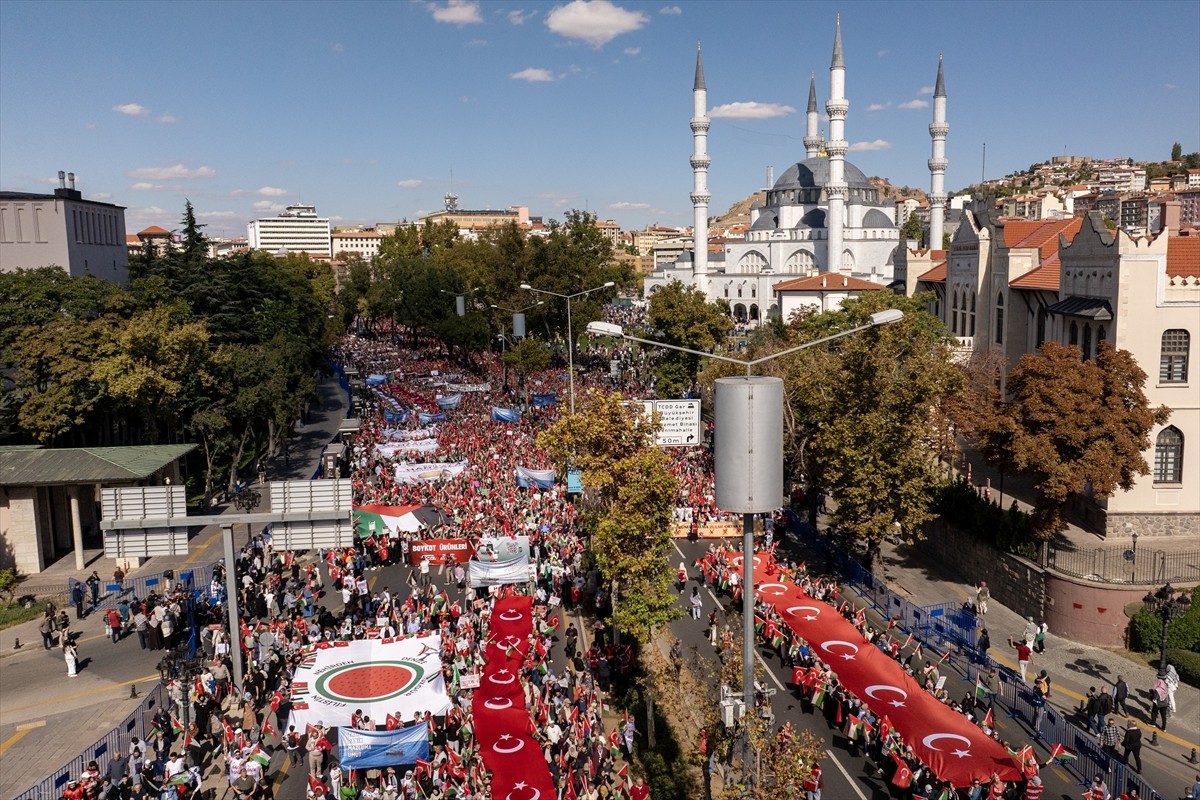 Ankara Filistin Dayanışma Platformuna (ANFİDAP) mensup sivil toplum kuruluşları, Filistin'de...