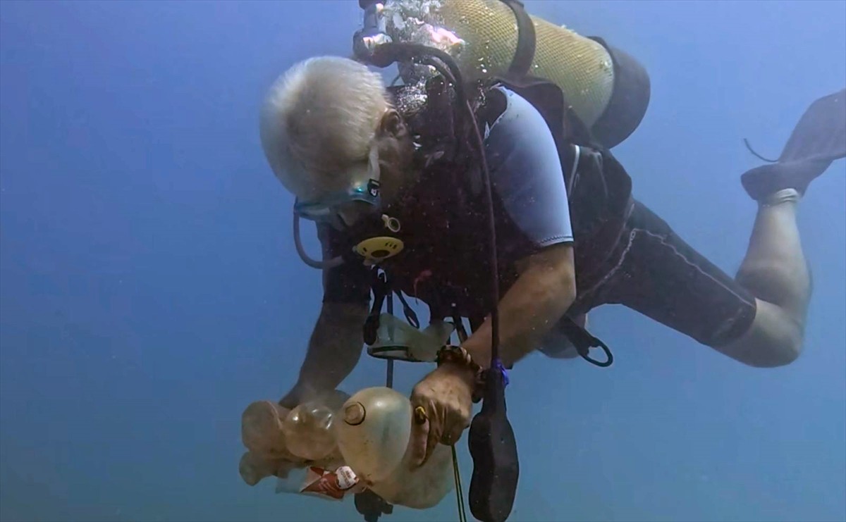 Antalya'da Akdeniz Üniversitesi Su Ürünleri Fakültesi Öğretim Üyesi Prof. Dr. Mehmet Gökoğlu...