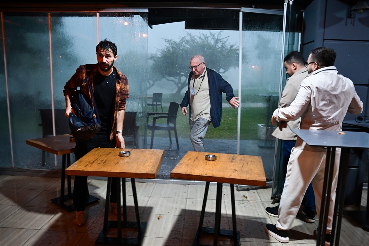 Antalya'da etkili olan sağanak ve dolu 62. Uluslararası Antalya Altın Portakal Film Festivali...