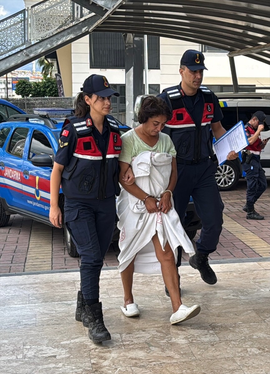 Antalya'nın Alanya ilçesinde bir iş yeri ve minibüsü kundakladığı gerekçesiyle gözaltına alınan...