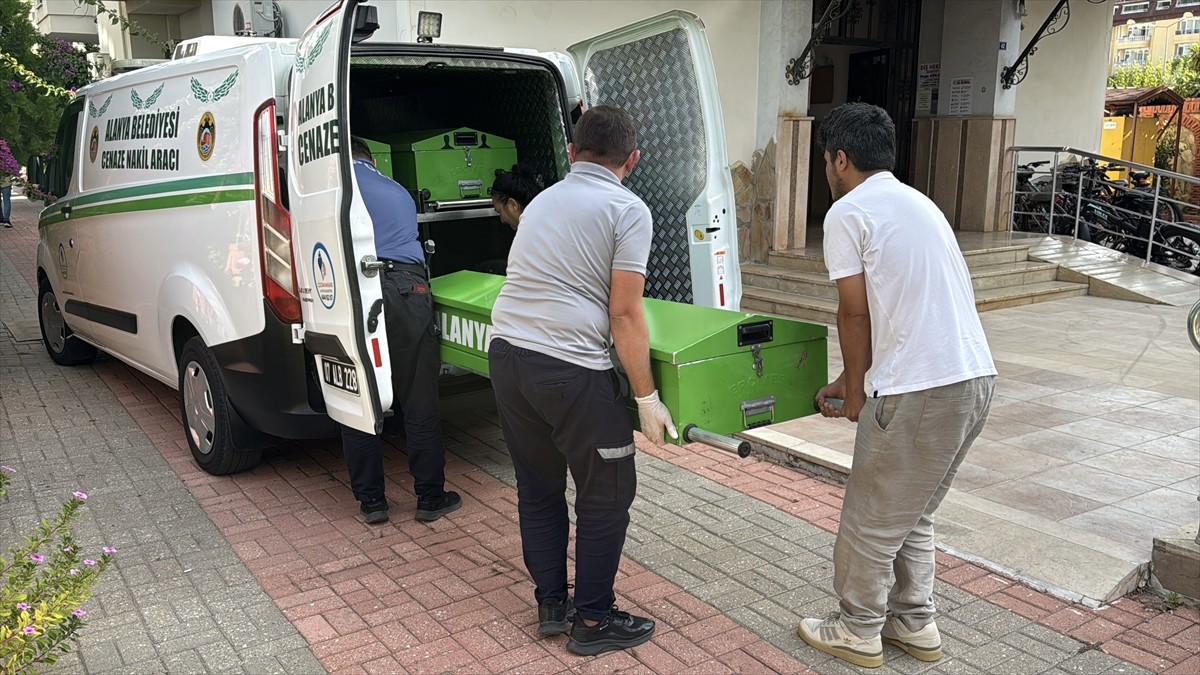 Antalya'nın Alanya ilçesinde yerleşik yaşayan yabancı uyruklu bir kişi evinde ölü bulundu. Cenaze...