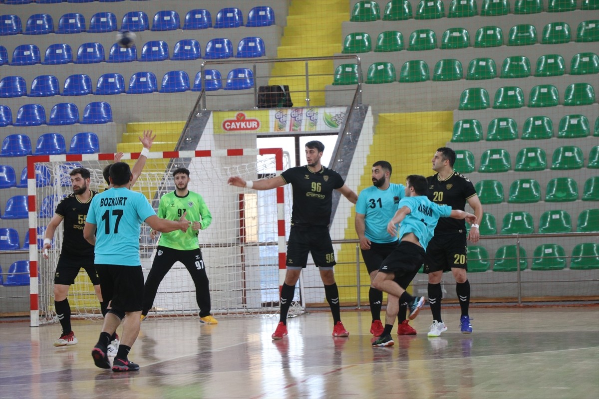 Ardventure Hentbol Erkekler Süper Lig'in 8. haftasında Güneysuspor sahasında Ankara Hentbol ile...