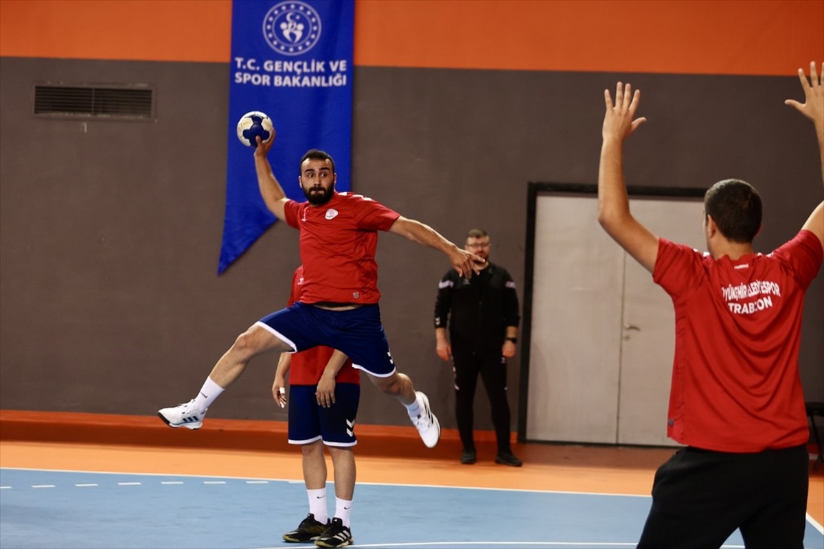 Ardventure Hentbol Erkekler Süper Ligi ekiplerinden Trabzon Büyükşehir Belediyespor, büyük...