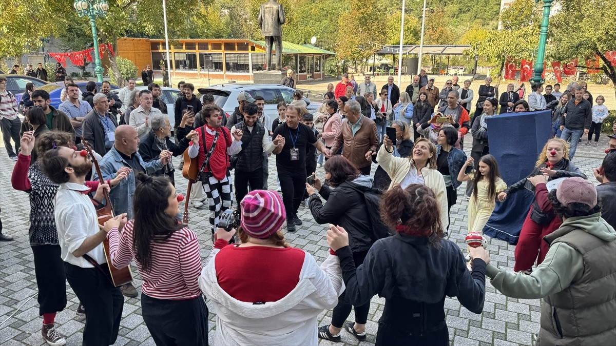 Artvin'de, Borçka Belediyesince organize edilen "4. Borçka Uluslararası Tiyatro Festivali"...