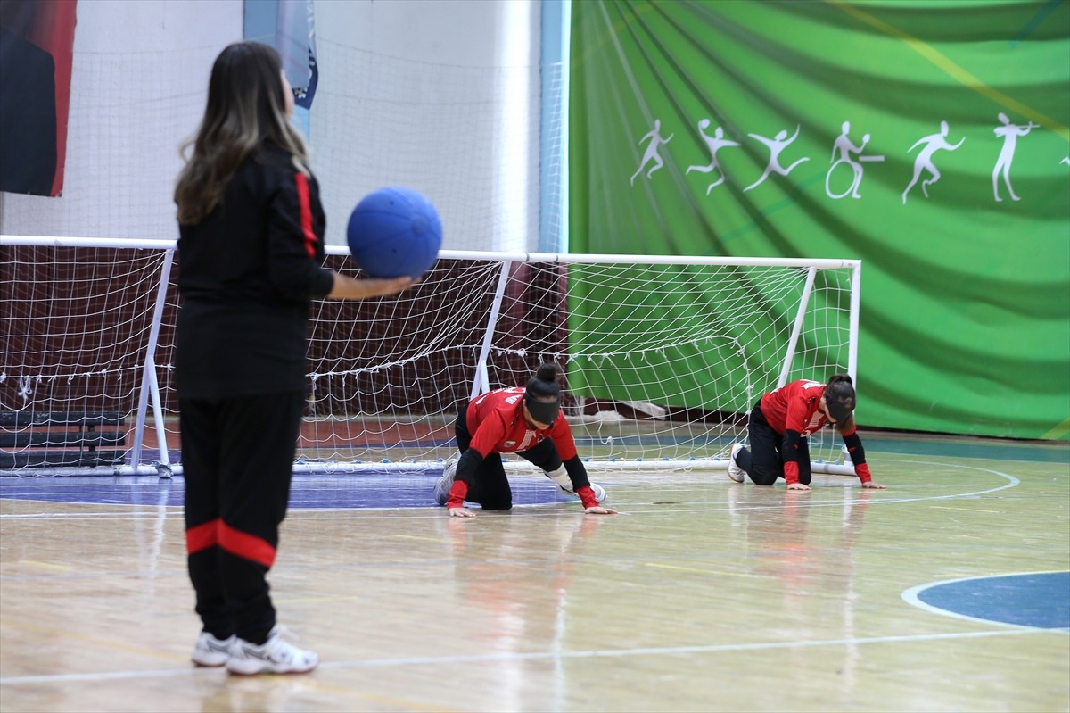 Avrupa Para Gençlik Oyunları'nda, Almanya'yı yenerek şampiyon olan ve aynı kulüpte oynayan Golbol...