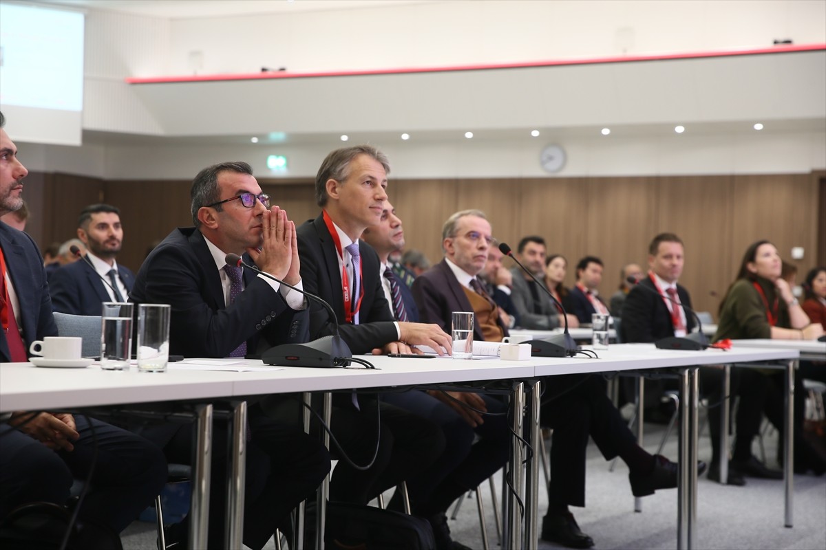 Avusturya’nın başkenti Viyana’da Avusturya Ekonomi Odası ile Cumhurbaşkanlığı Yatırım ve Finans...