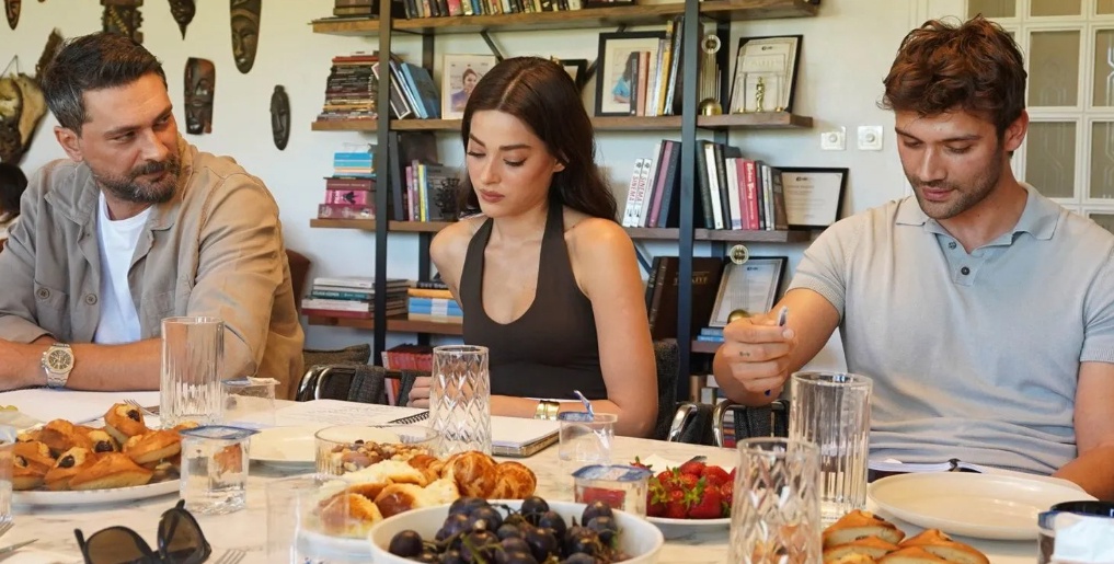 Aynadaki Yabancı Gerçek mi? ATV'nin Yeni Dizisi Tartışma Yarattı