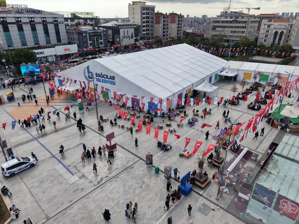 Bağcılar Belediyesi tarafından düzenlenen "4. Bağcılar Kitap Fuarı"nı 500 binin üzerinde...