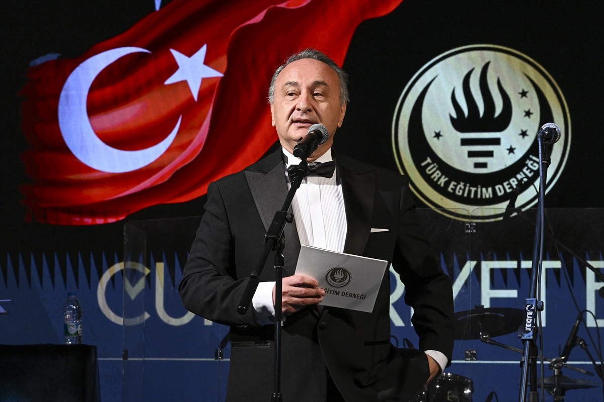 Başkentte Cumhuriyet'in kuruluşunun 102. yıl dönümü dolayısıyla Türk Eğitim Derneği (TED)...