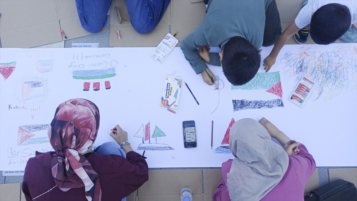 Batman'da, İsrail'in Gazze'ye saldırılarında hayatını kaybeden çocuklara dikkati çekmek için...