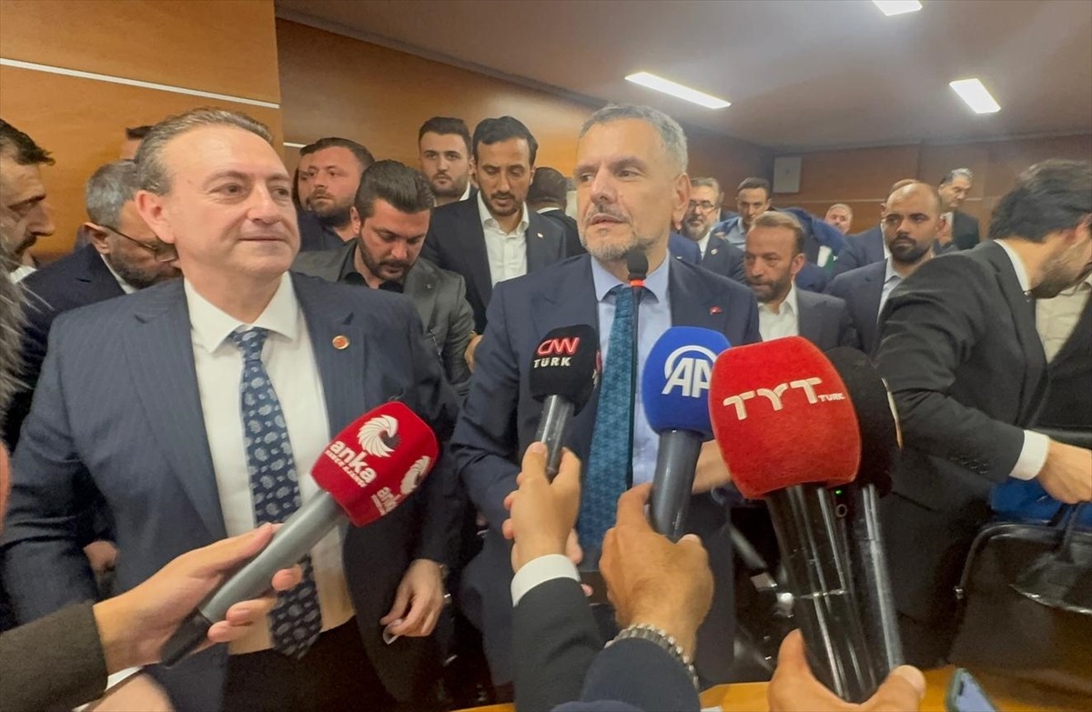 Bayrampaşa Belediye Meclisi, belediye binasındaki meclis salonunda toplandı. Toplantıda, başkan...