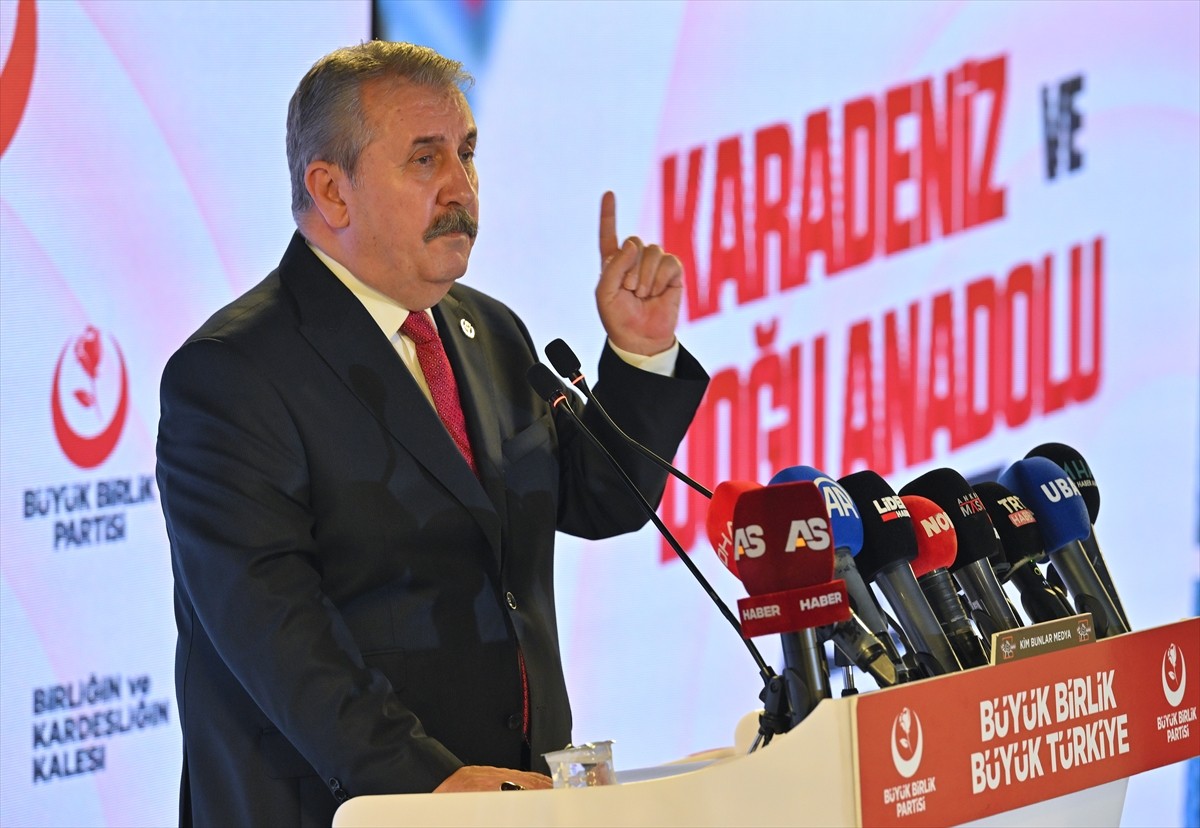 BBP Genel Başkanı Mustafa Destici, partisinin genel merkezinde "Karadeniz ve Doğu Anadolu...