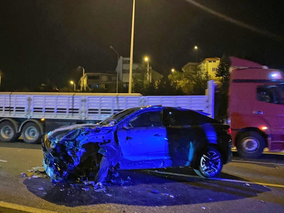 Bilecik'in Bozüyük ilçesinde, otomobiliyle seyir halindeyken kalp krizi geçiren sürücü yaşamını...