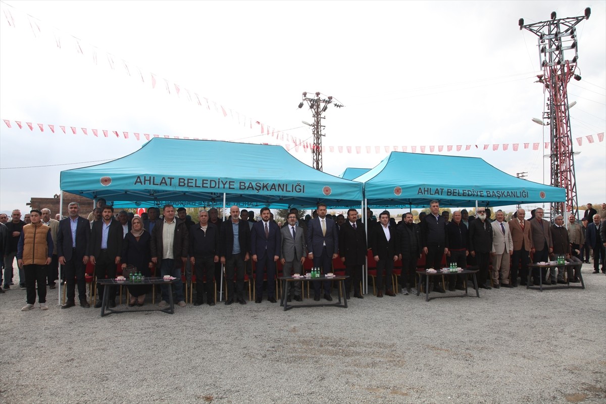 Bitlis'in Ahlat ilçesinde su sorununa çözüm sağlayacak "İçme Suyu Terfi Merkezi"nin açılışı...
