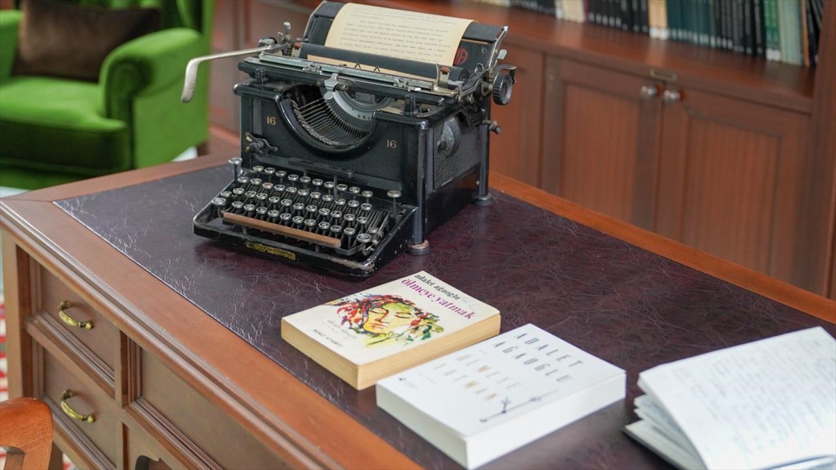 Boğaziçi Üniversitesi, Türk edebiyatının önemli yazarlarından Adalet Ağaoğlu'nun külliyatını...