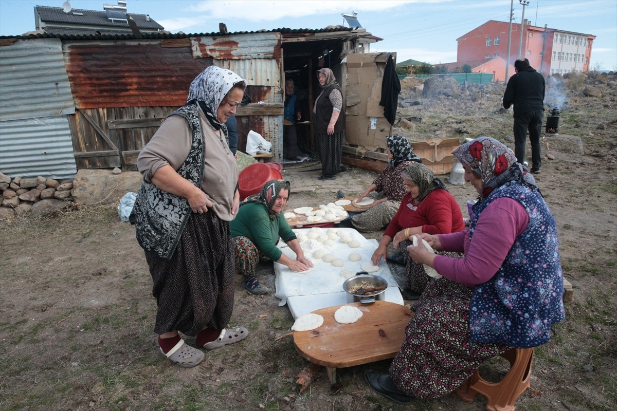 Bolu'nun Kıbrıscık ilçesinde köklü geçmişe sahip "kürül" adı verilen hamur işi yiyecek, kadınlar...