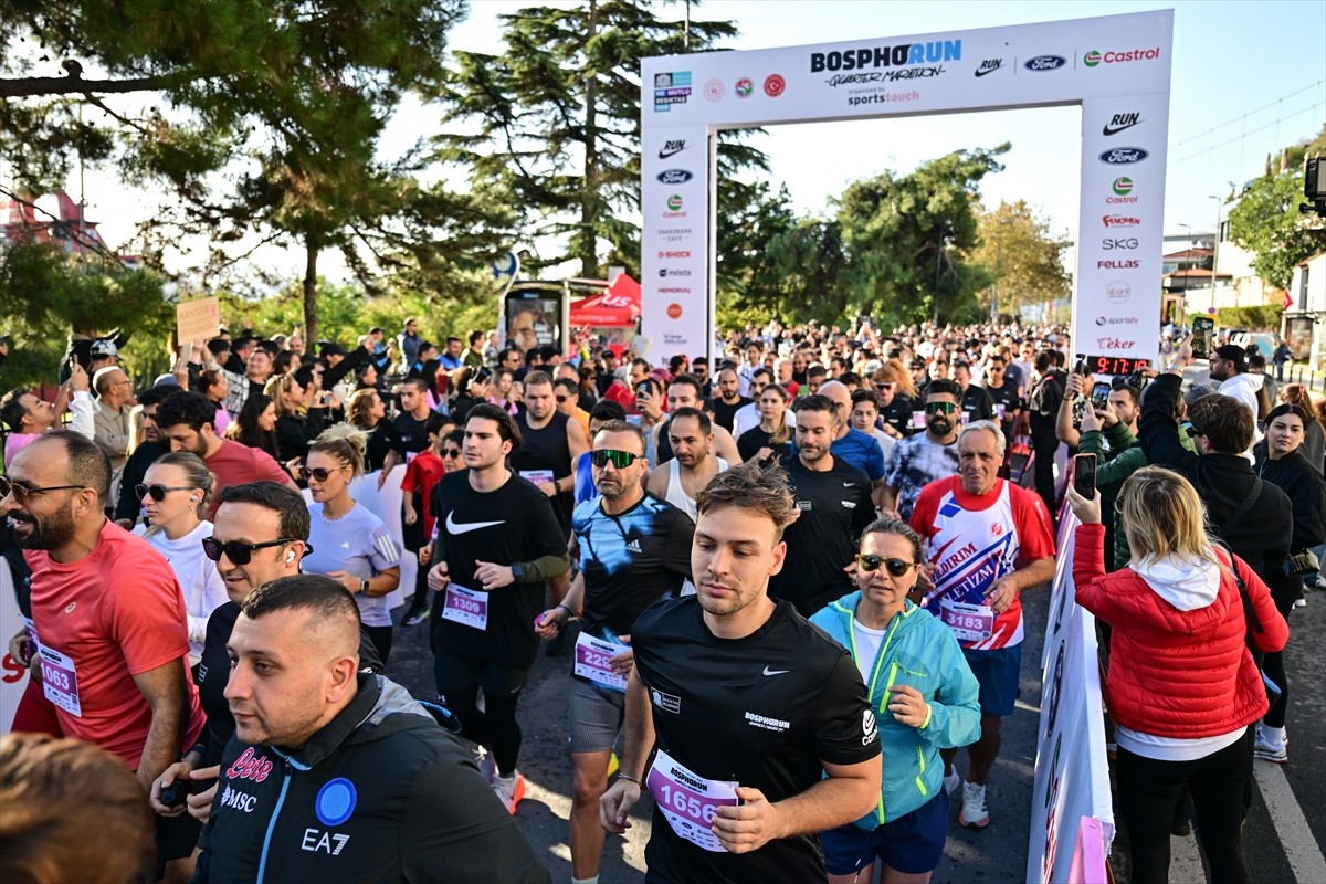 Bosphorun Quarter Marathon koşu etkinliği, Ortaköy-Bebek parkurunda gerçekleştirildi. Kuruçeşme...