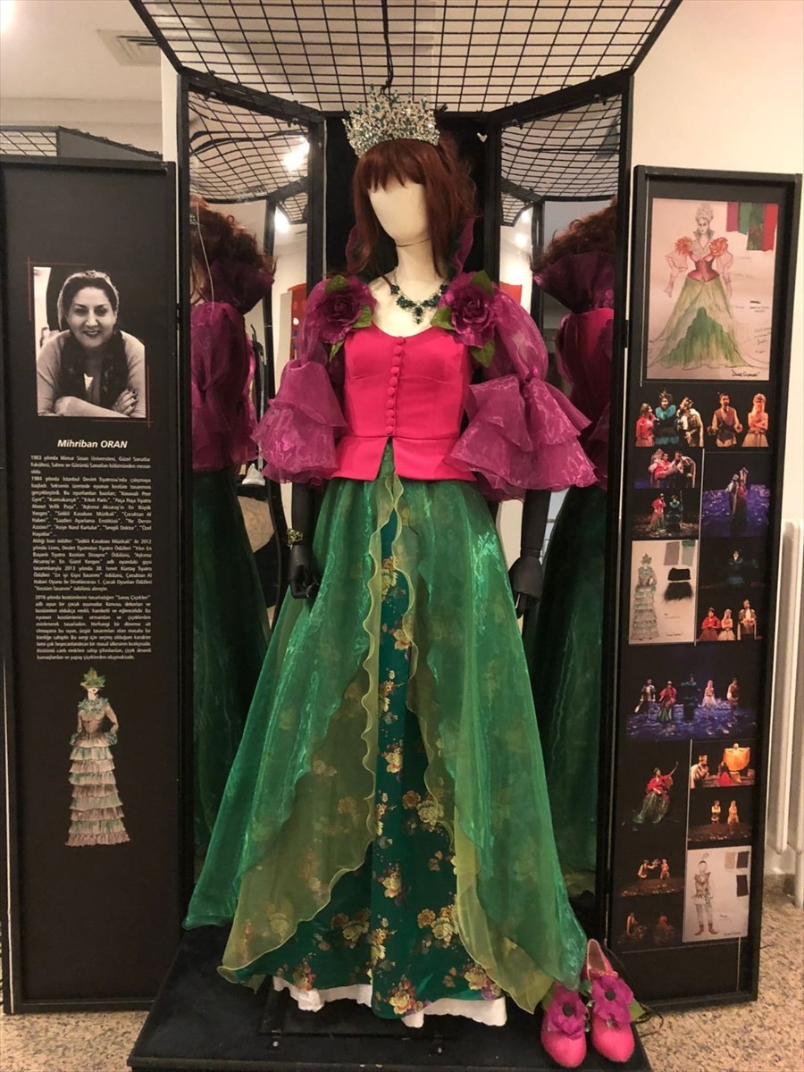 Bu yıl 7'ncisi gerçekleştirilen Antalya Turizm Fuarı kapsamında, Devlet Tiyatrolarının özgün...