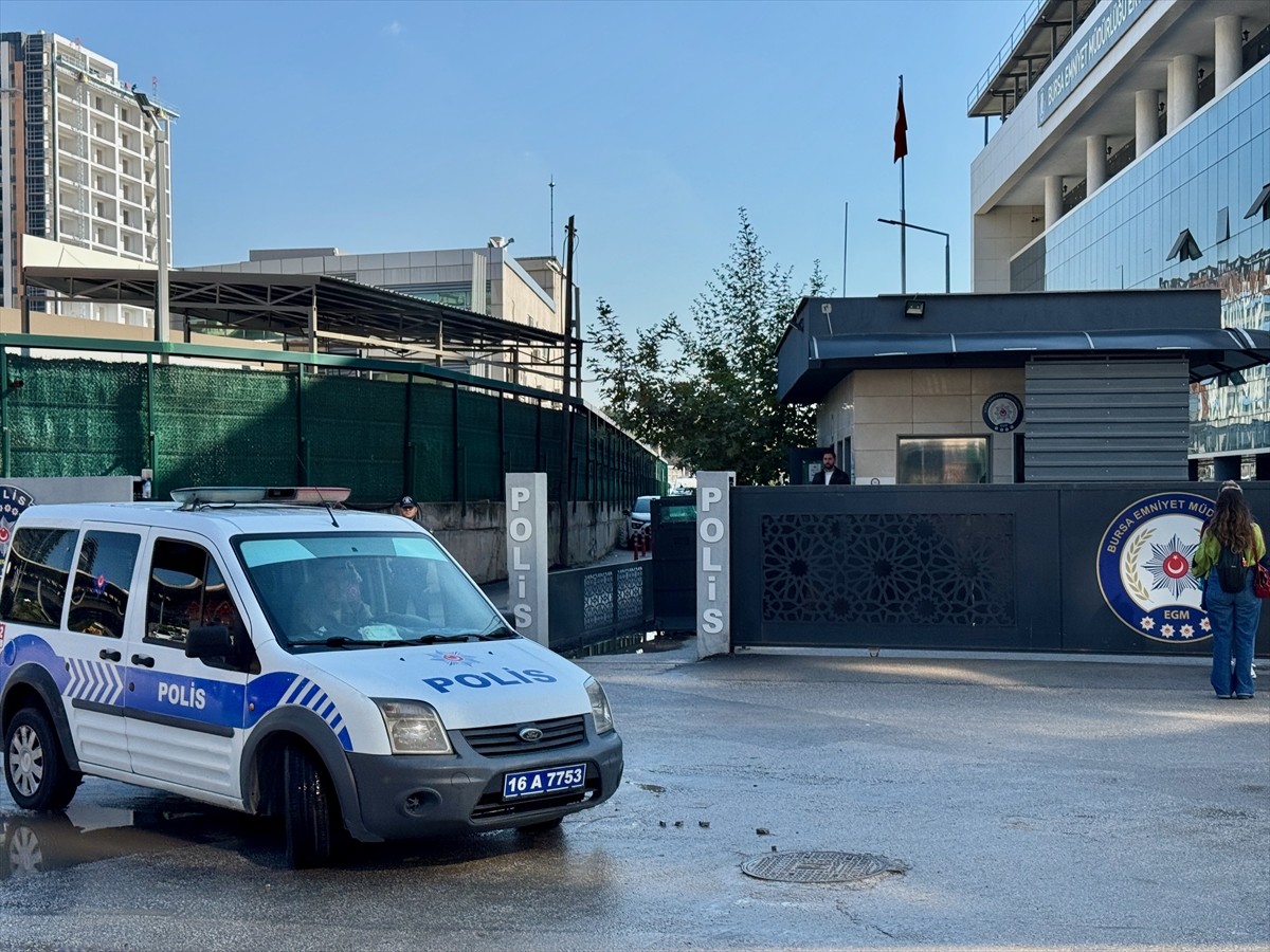 Bursa'da bir önceki dönem Nilüfer ilçesi Belediye Başkanı olan Turgay Erdem'in de arasında bulundu...