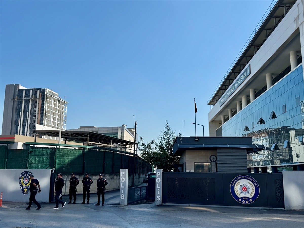 Bursa'da bir önceki dönem Nilüfer ilçesi Belediye Başkanı olan Turgay Erdem'in de arasında bulundu...