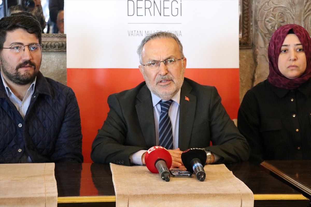 Bursa'da "Her Ay 253 Hatim Programı" kapsamında 15 Temmuz şehitleri için gün boyu çeşitli...