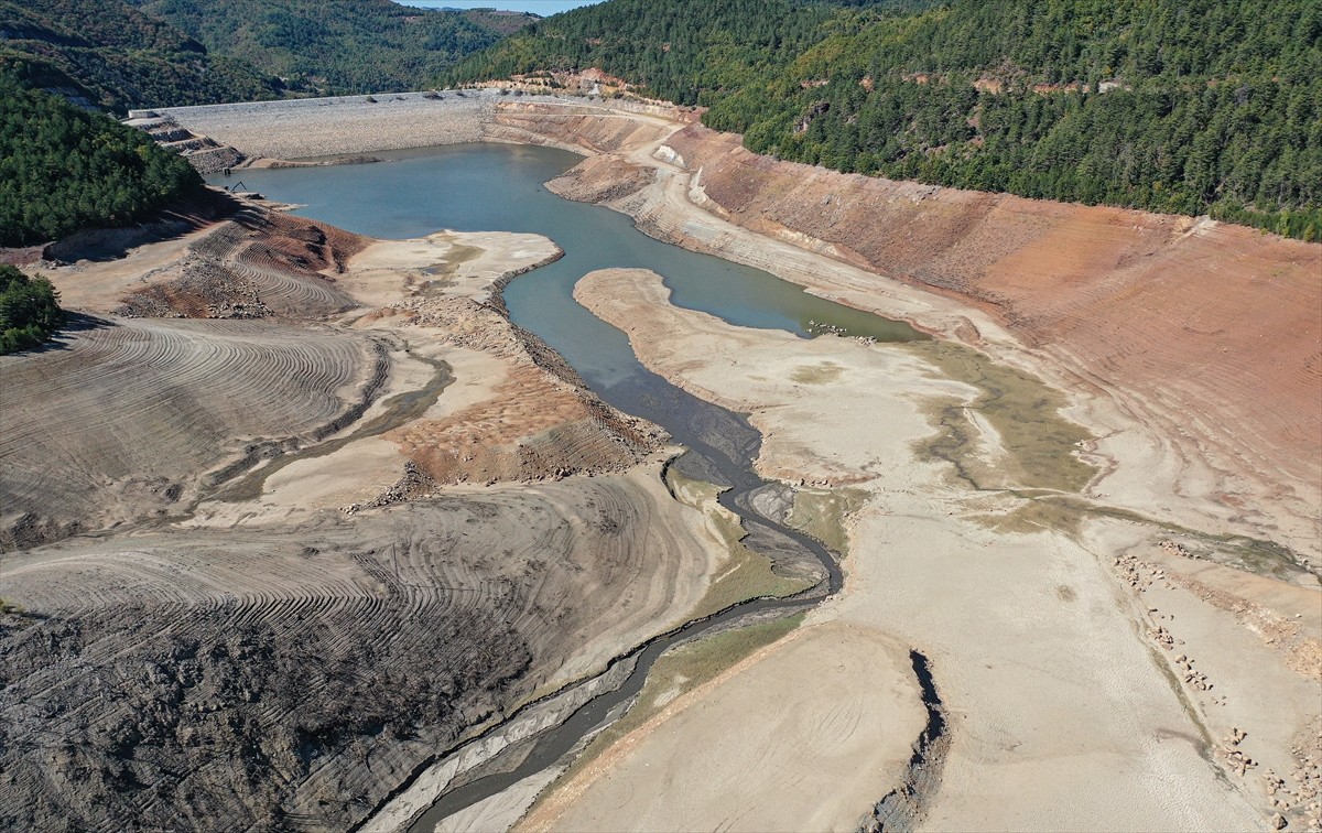 Bursa'nın ana su kaynağı Doğancı ve Nilüfer barajlarında kuraklık nedeniyle doluluk ortalama yüzde...