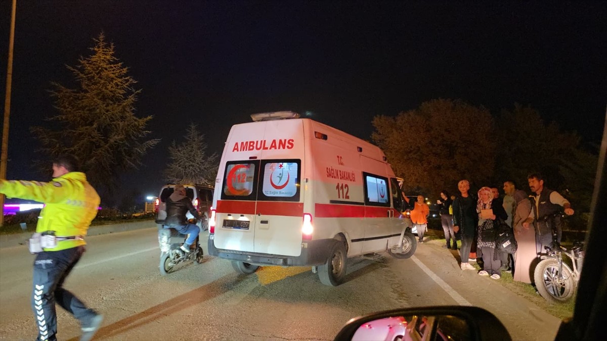 Bursa'nın İnegöl ilçesinde otomobilin çarpması sonucu ağır yaralanan bisikletli hastaneye...