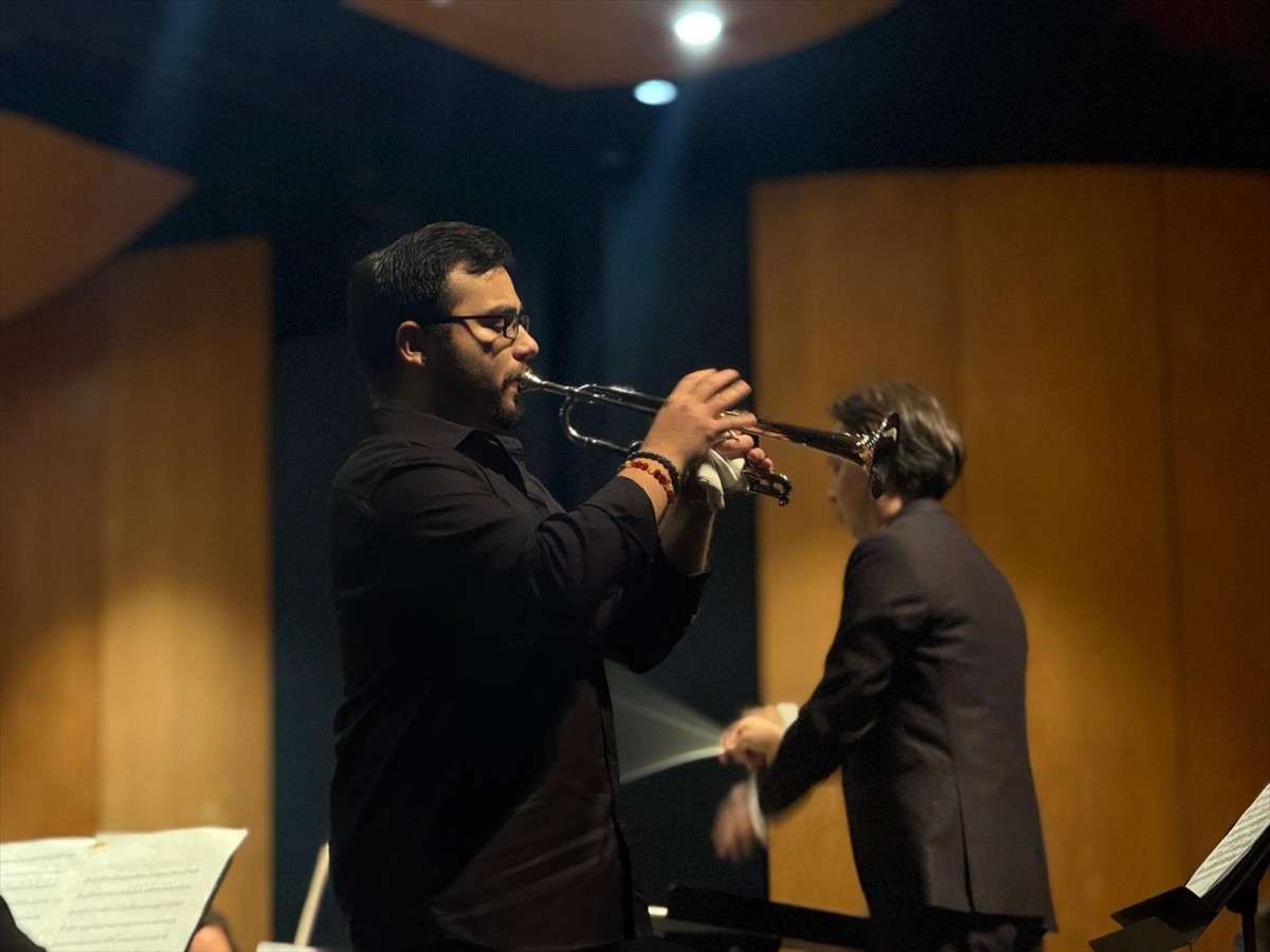 Bursa Bölge Devlet Senfoni Orkestrası (BBDSO), Türk müzisyen ve orkestra şefi Prof. Hikmet Şimşek...