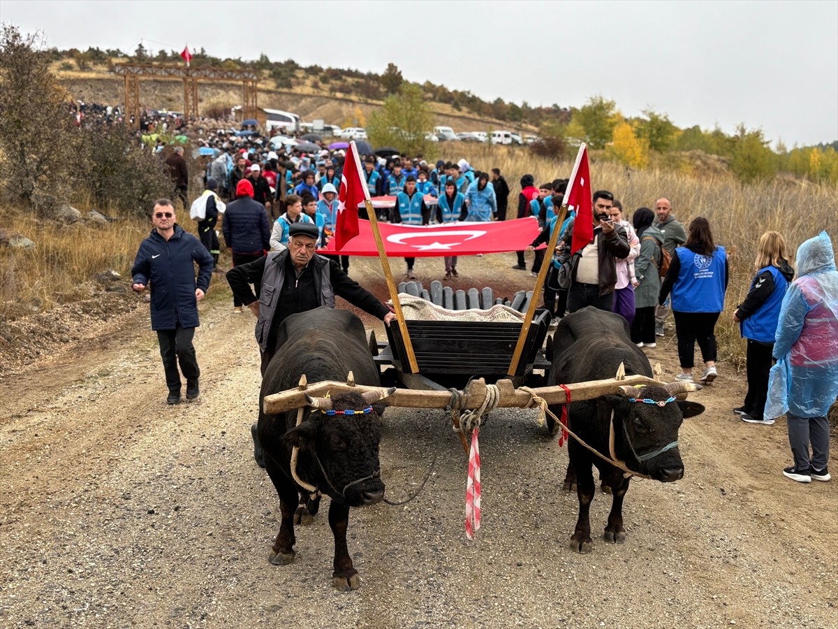 Çankırı'da Kurtuluş Savaşı'nda silahların cepheye ulaştırıldığı yolda "16. İstiklal Yolu Yürüyüşü"...