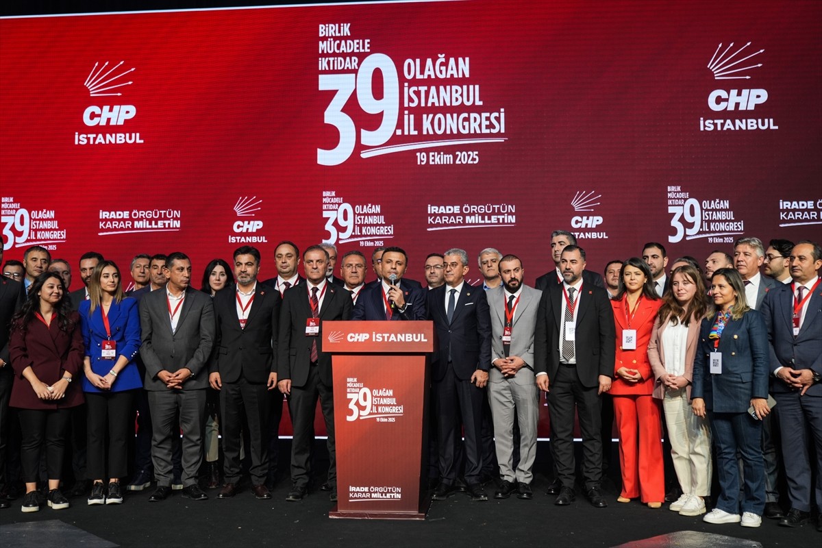CHP 39. Olağan İstanbul İl Kongresi'nde, seçime tek aday olarak giren Özgür Çelik yeniden il...