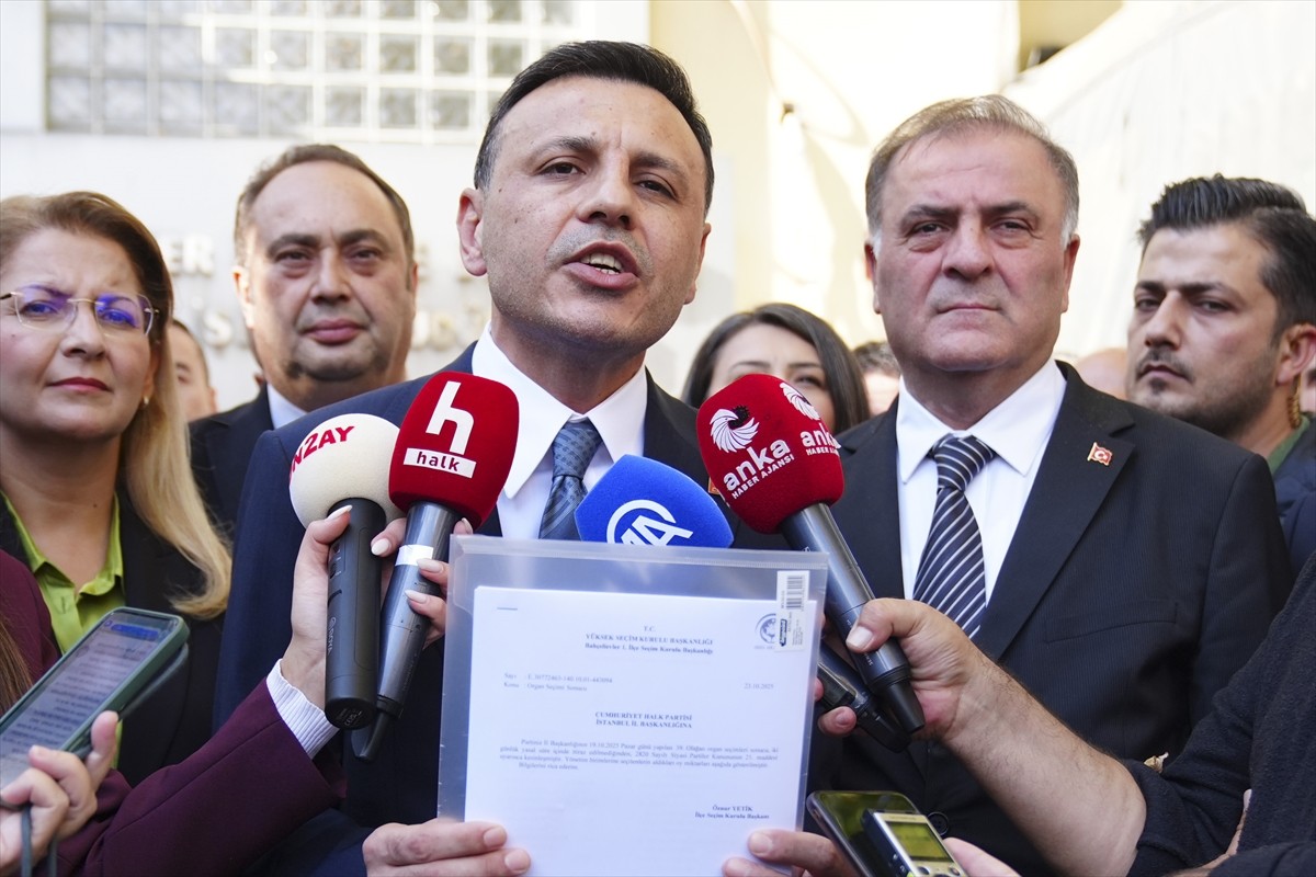 CHP 39. Olağan İstanbul İl Kongresi'nde tek aday olarak girdiği seçimde yeniden il başkanı seçilen...