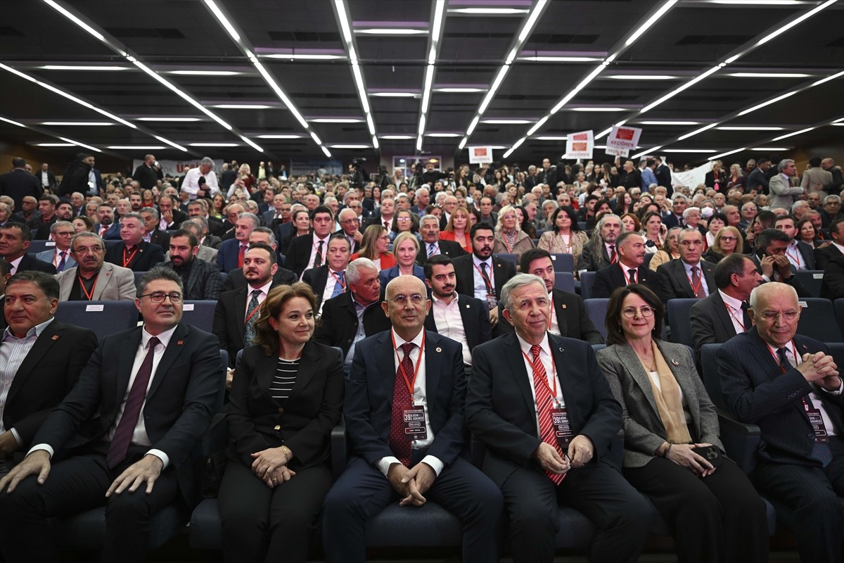 CHP Ankara İl Başkanlığının 39. Olağan Kongresi, Yenimahalle Nazım Hikmet Kültür Merkezi'nde...