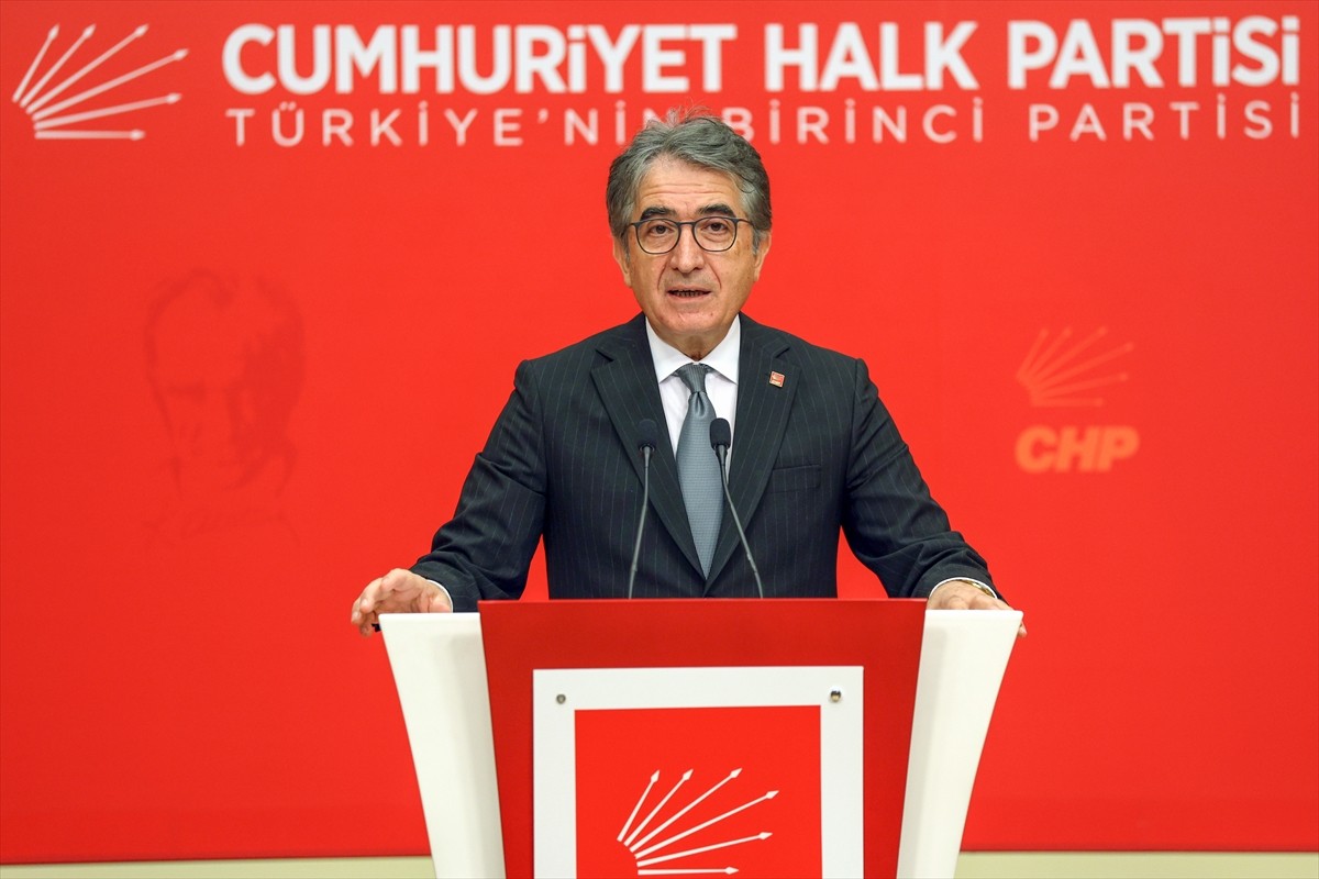 CHP Genel Başkan Yardımcısı Yalçın Karatepe, parti genel merkezinde düzenlediği basın...