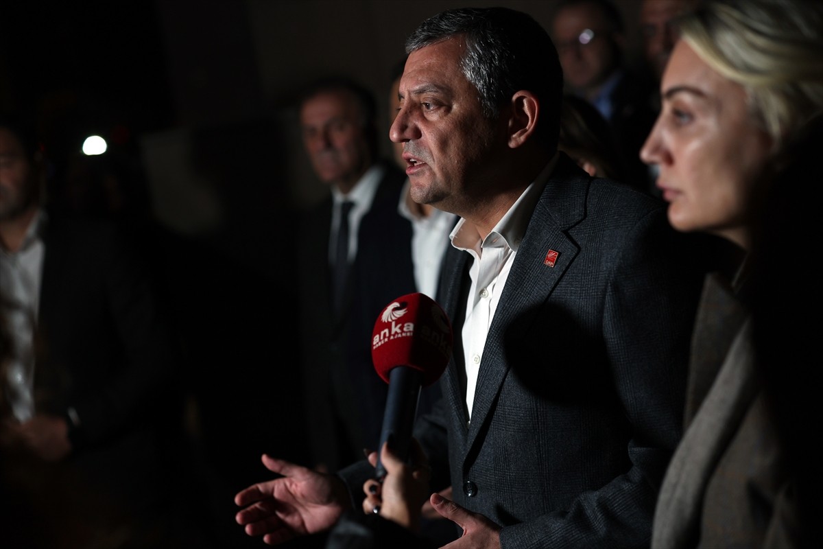 CHP Genel Başkanı Özgür Özel, casusluk" suçundan yürütülen soruşturma kapsamında İmamoğlu'nun...