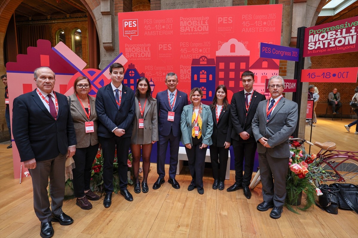 CHP Genel Başkanı Özgür Özel, Hollanda'nın başkenti Amsterdam'da düzenlenen Avrupa Sosyalist...