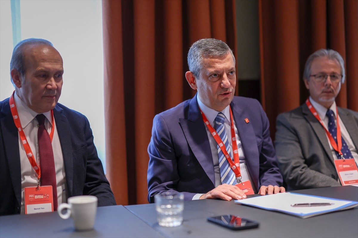 CHP Genel Başkanı Özgür Özel, Hollanda'nın başkenti Amsterdam'da düzenlenen Avrupa Sosyalist...