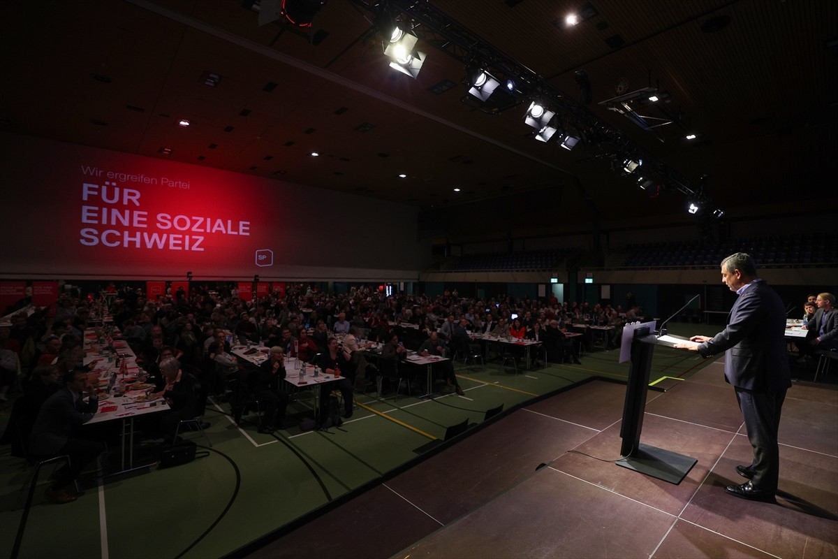 CHP Genel Başkanı Özgür Özel, İsviçre Sosyal Demokrat Partisi'nin (SP) Luzern'deki kongresine...